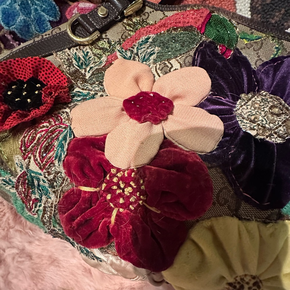Authentic Gucci GG Canvas Floral Appliqué Tote – One of a Kind Upcycled Art Bag - Picture 5 of 16